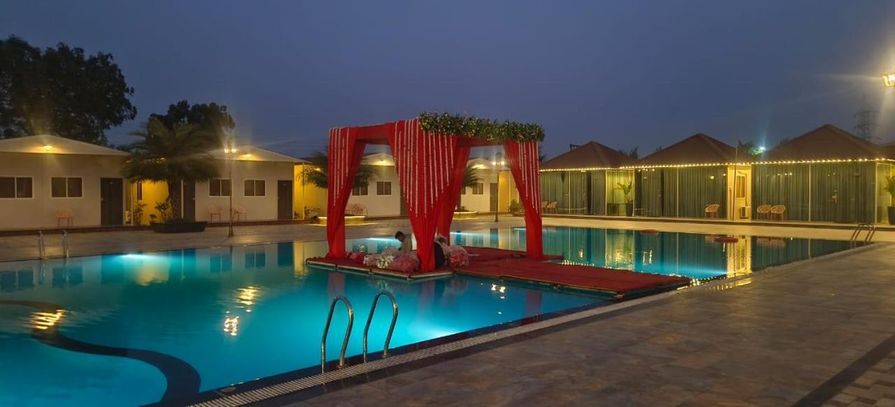 Vss Lawns & Resorts Llp Shahada Экстерьер фото