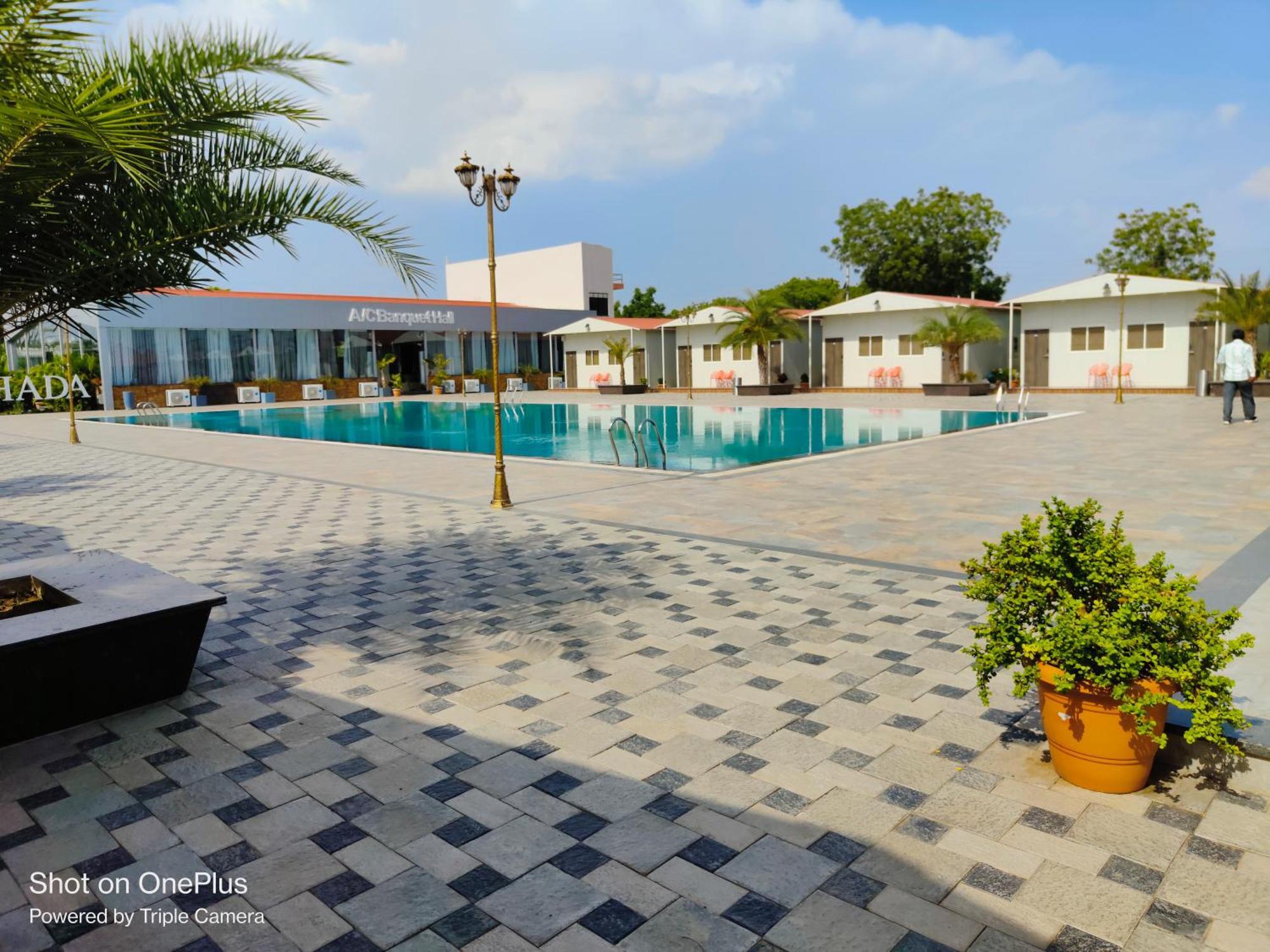 Vss Lawns & Resorts Llp Shahada Экстерьер фото